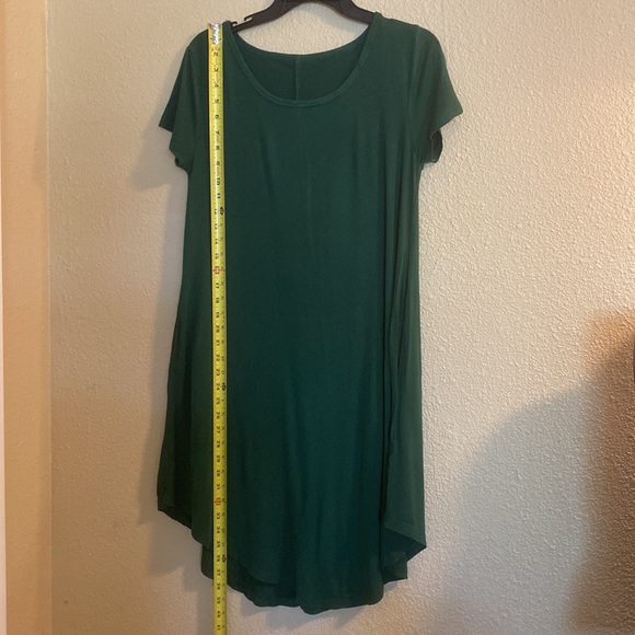 Hunter Green Swooping Hem Side Pocketed Long Tee - Picture 9 of 11
